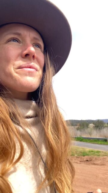 Pulled over in the mid west of NSW and found a bunch of medicine. Also found Sida acuta there. I thought the fennel/dill was an anomaly but discovered so much more on the side of the road so it’s wild actually.
#wildmedicine #entheobotanica #rebelherbal #plantmedicine #herbalism #herbalmedicine #wildforaged #aussiebush